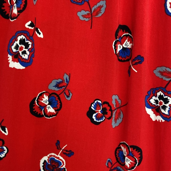 Red skirt - Picture 4 of 4